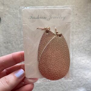 NWT Gold Teardrop Earrings